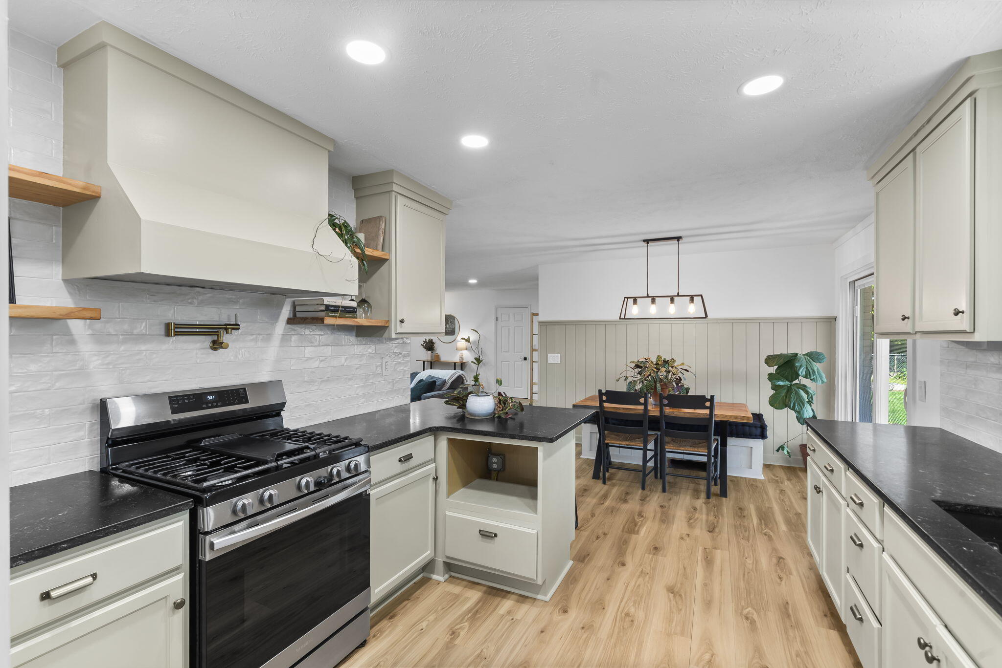 3137 E Gasconade Street