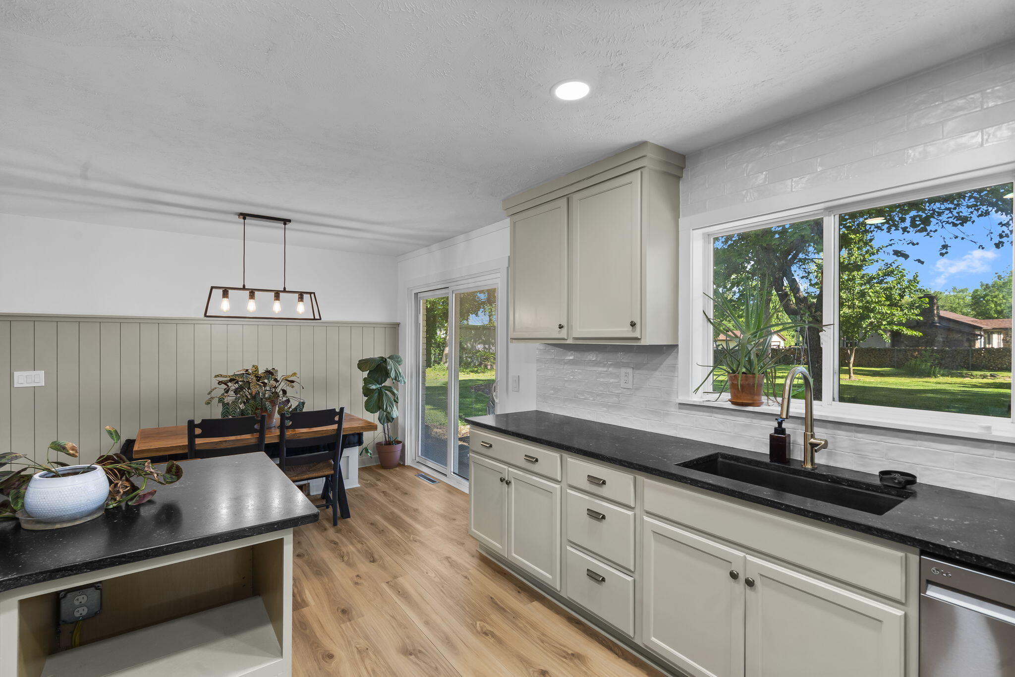 3137 E Gasconade Street