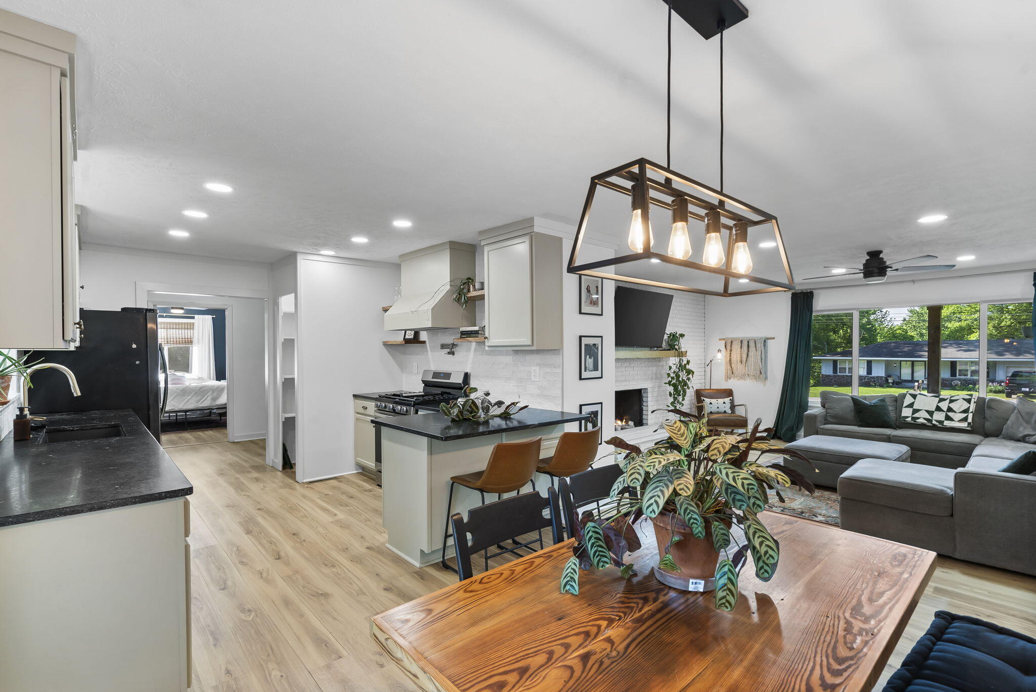 3137 E Gasconade Street