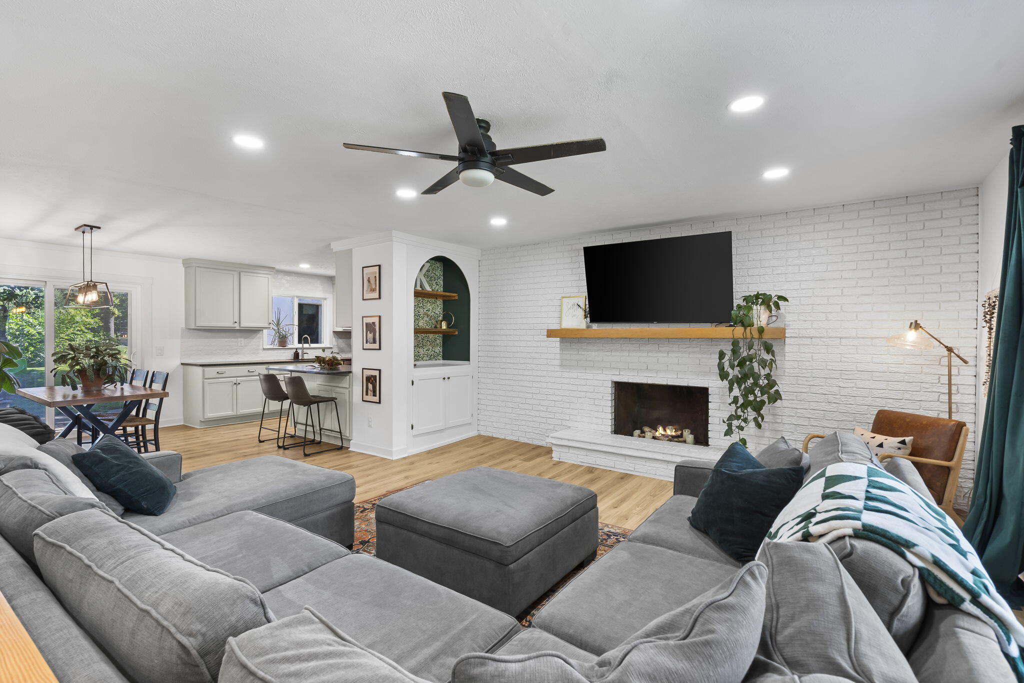 3137 E Gasconade Street