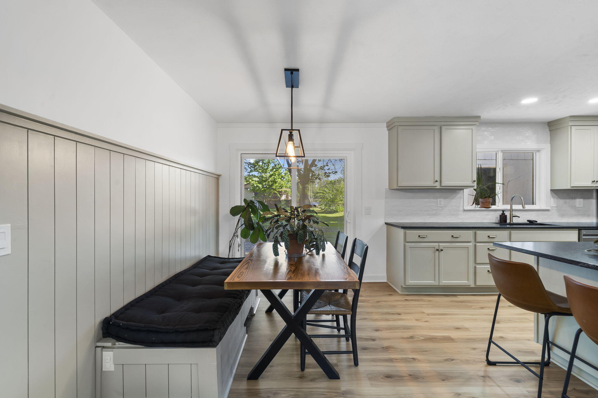 3137 E Gasconade Street