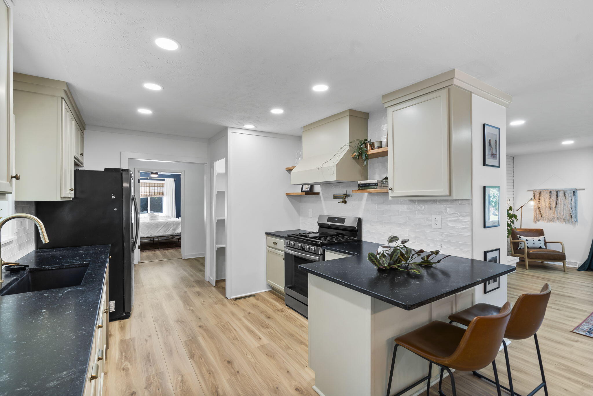 3137 E Gasconade Street