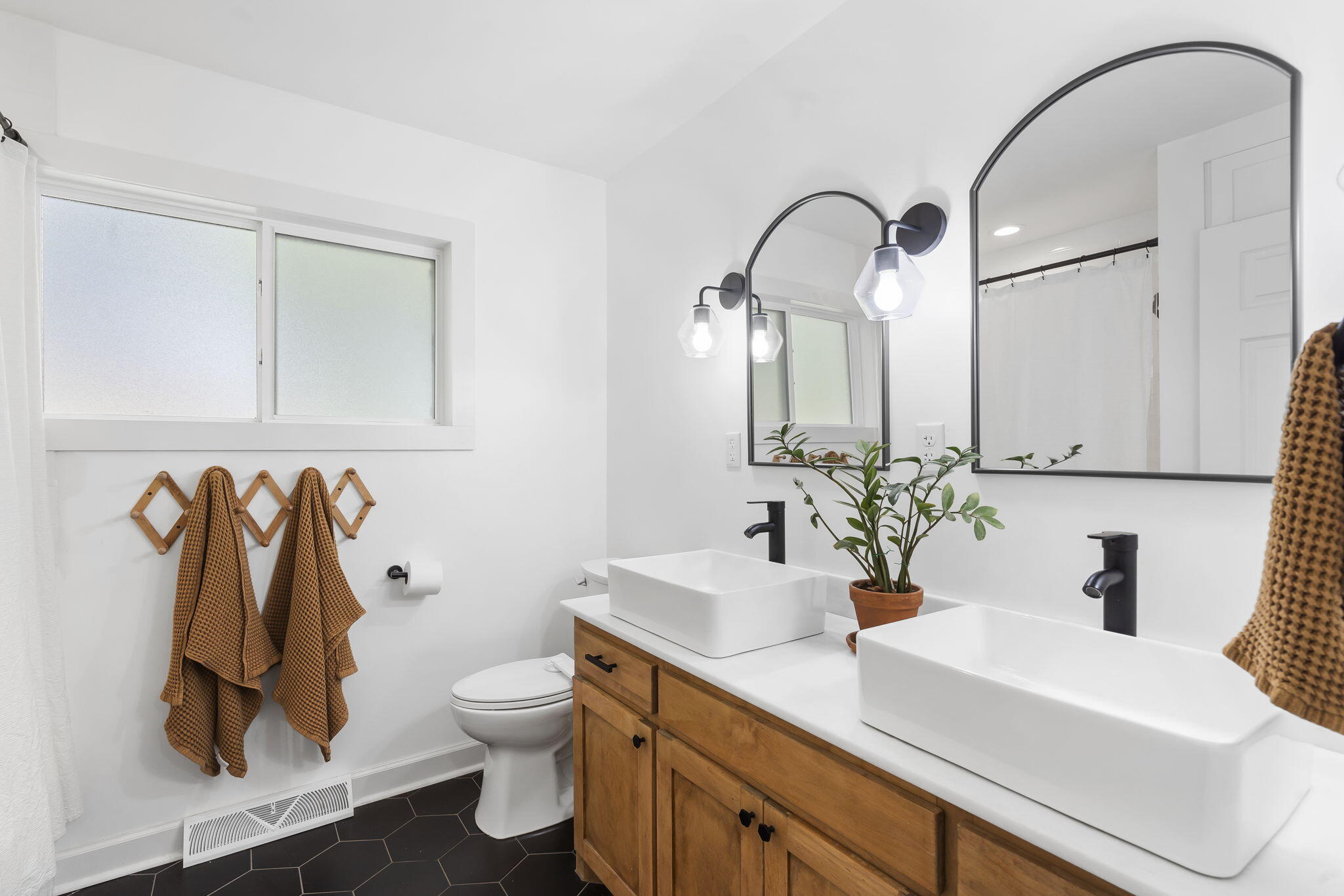 3137 E Gasconade Street