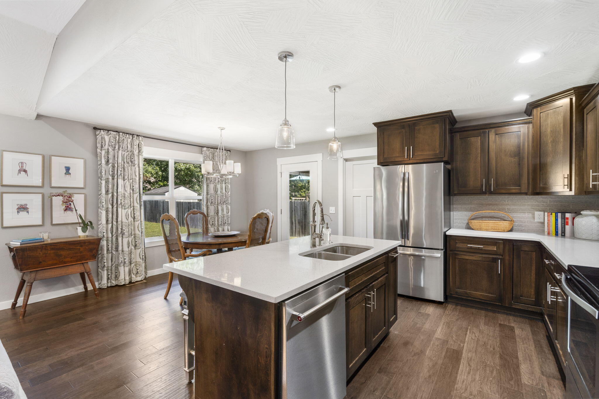 724 N Vermillion Drive