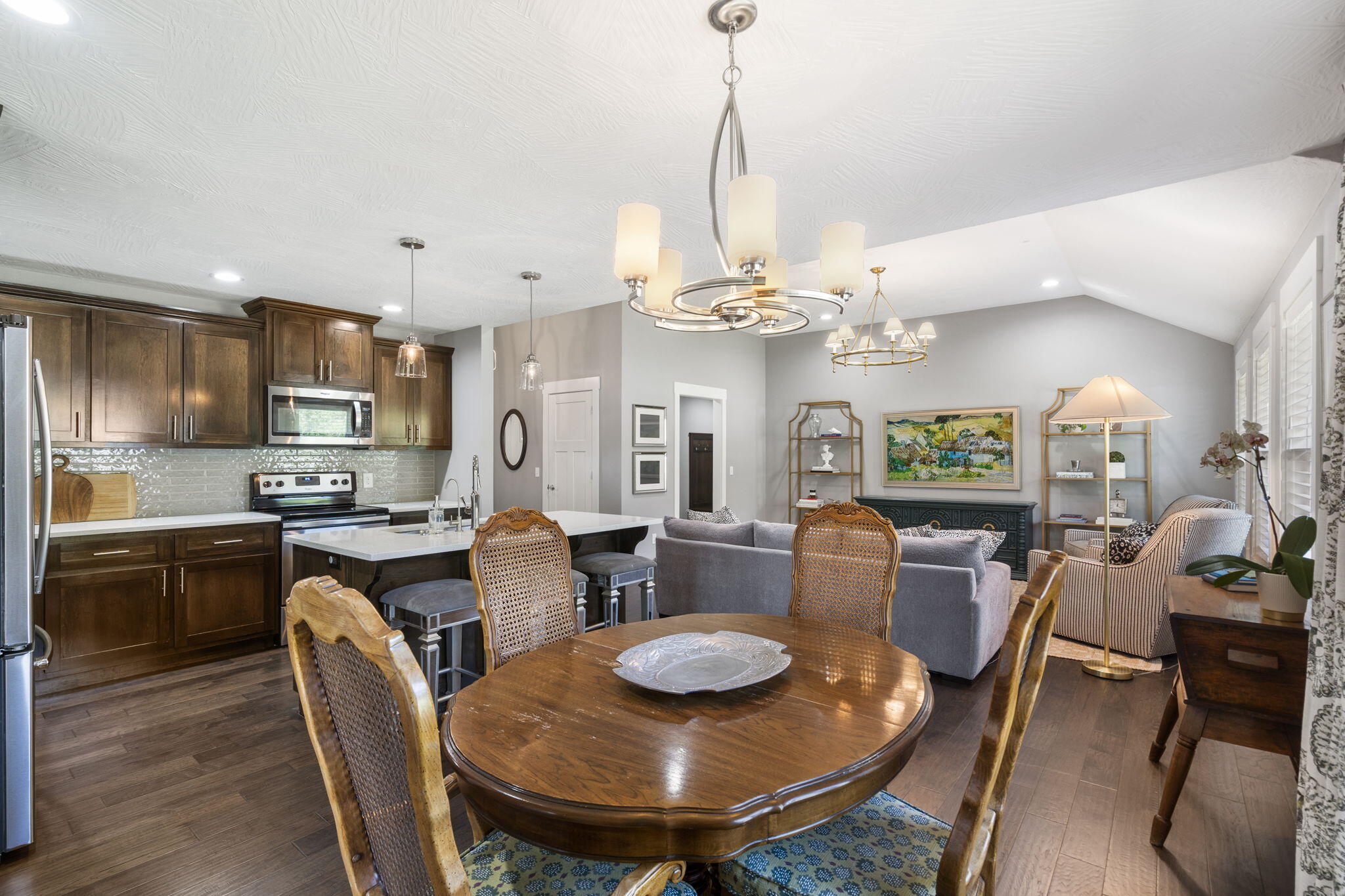 724 N Vermillion Drive