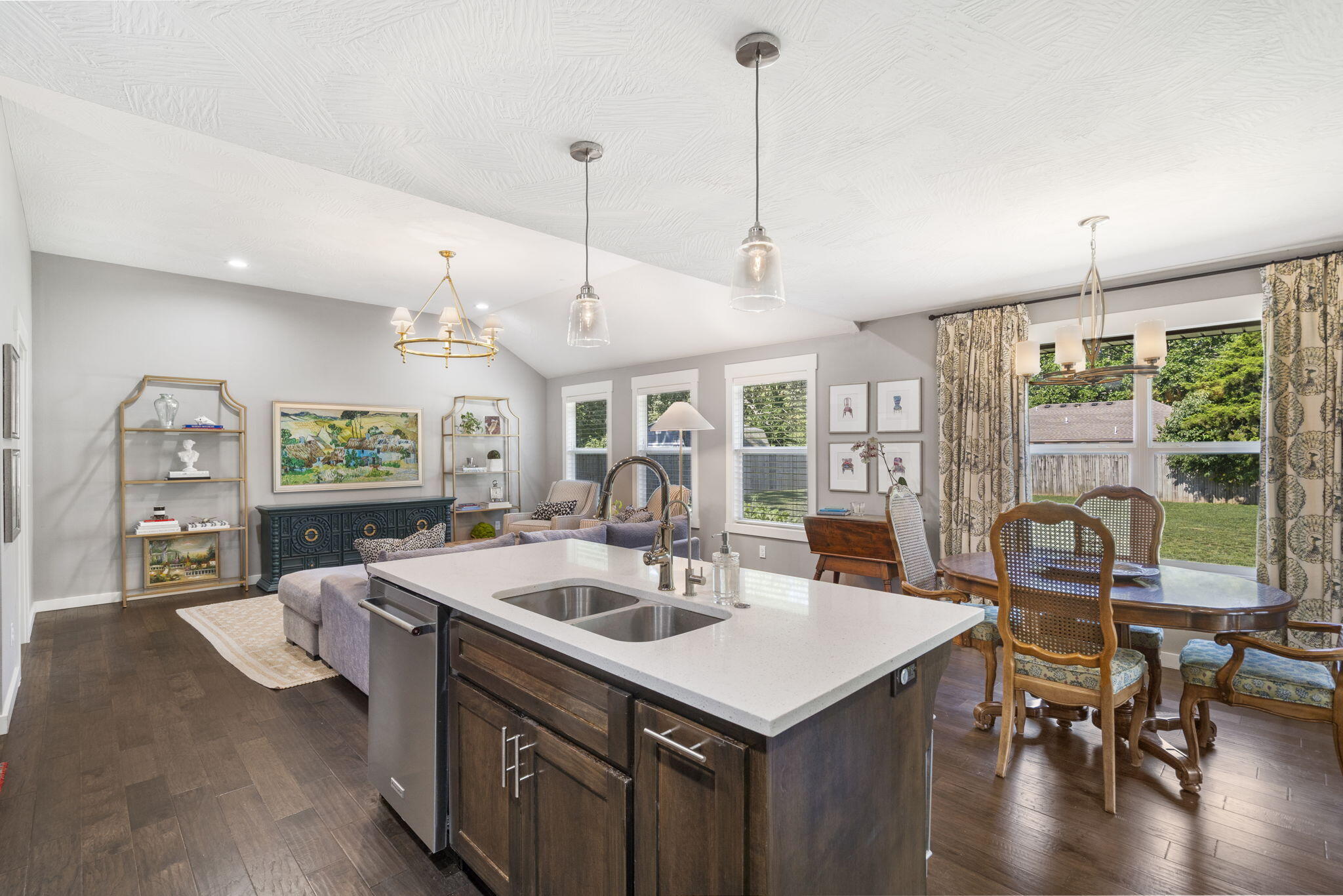 724 N Vermillion Drive