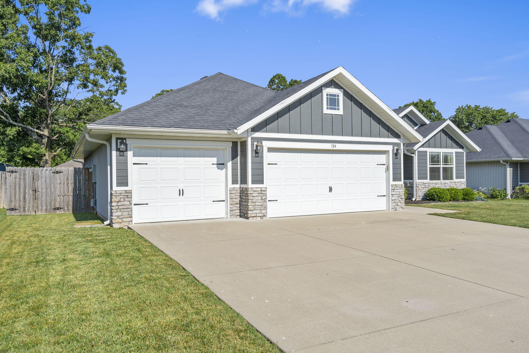 724 N Vermillion Drive