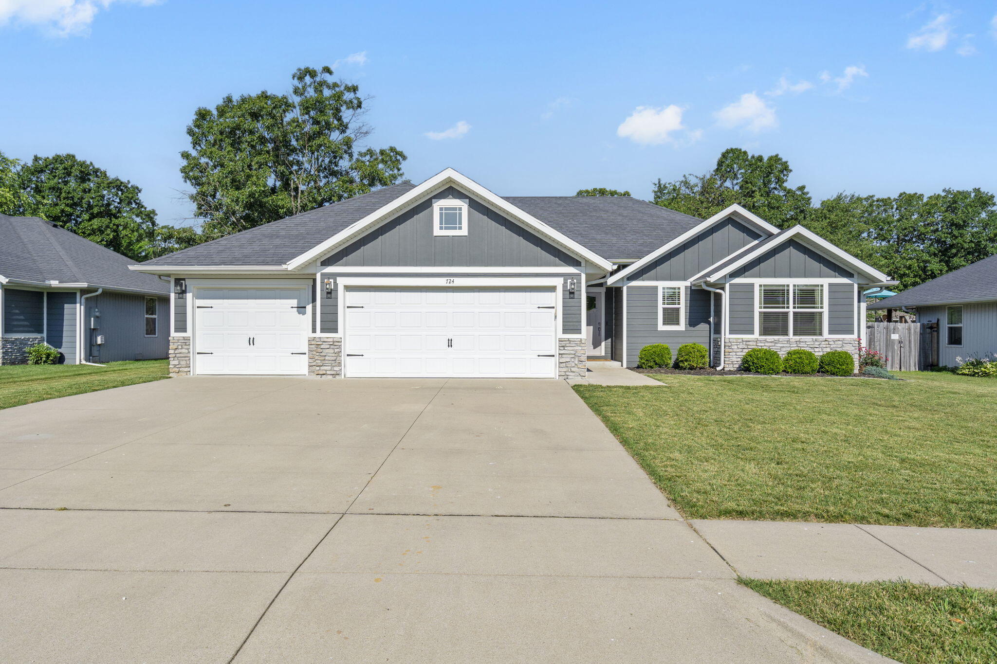 724 N Vermillion Drive