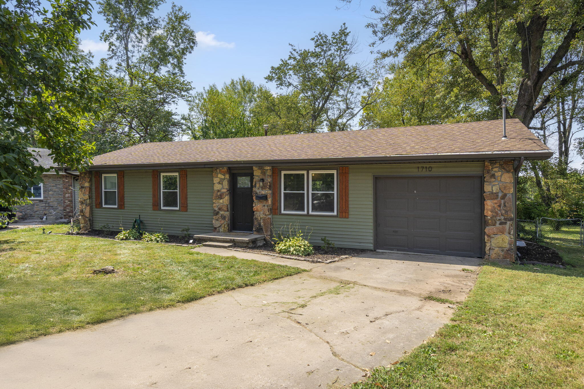 1710 W Edgewood Street