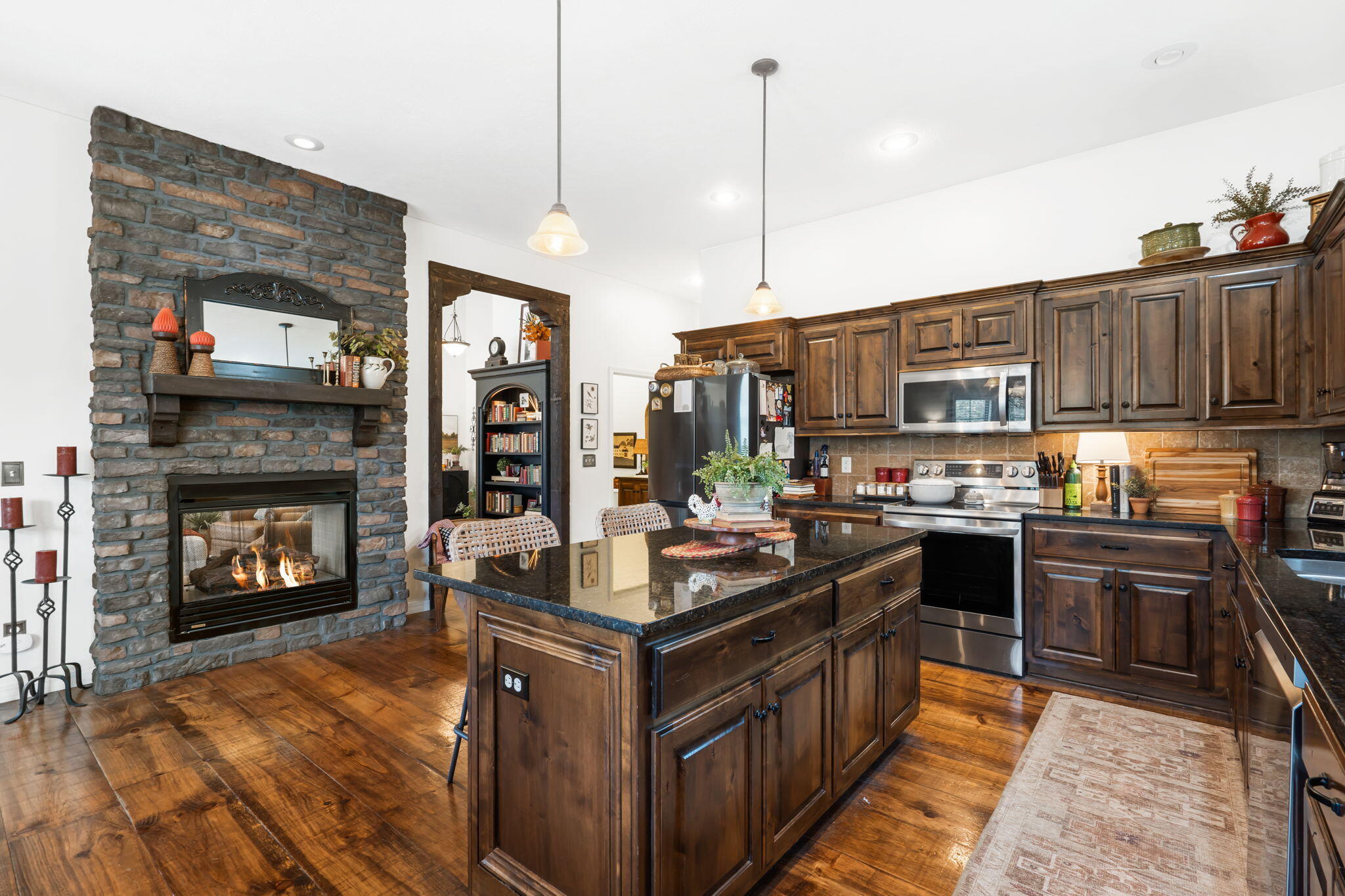 409 W Landsdowne Drive