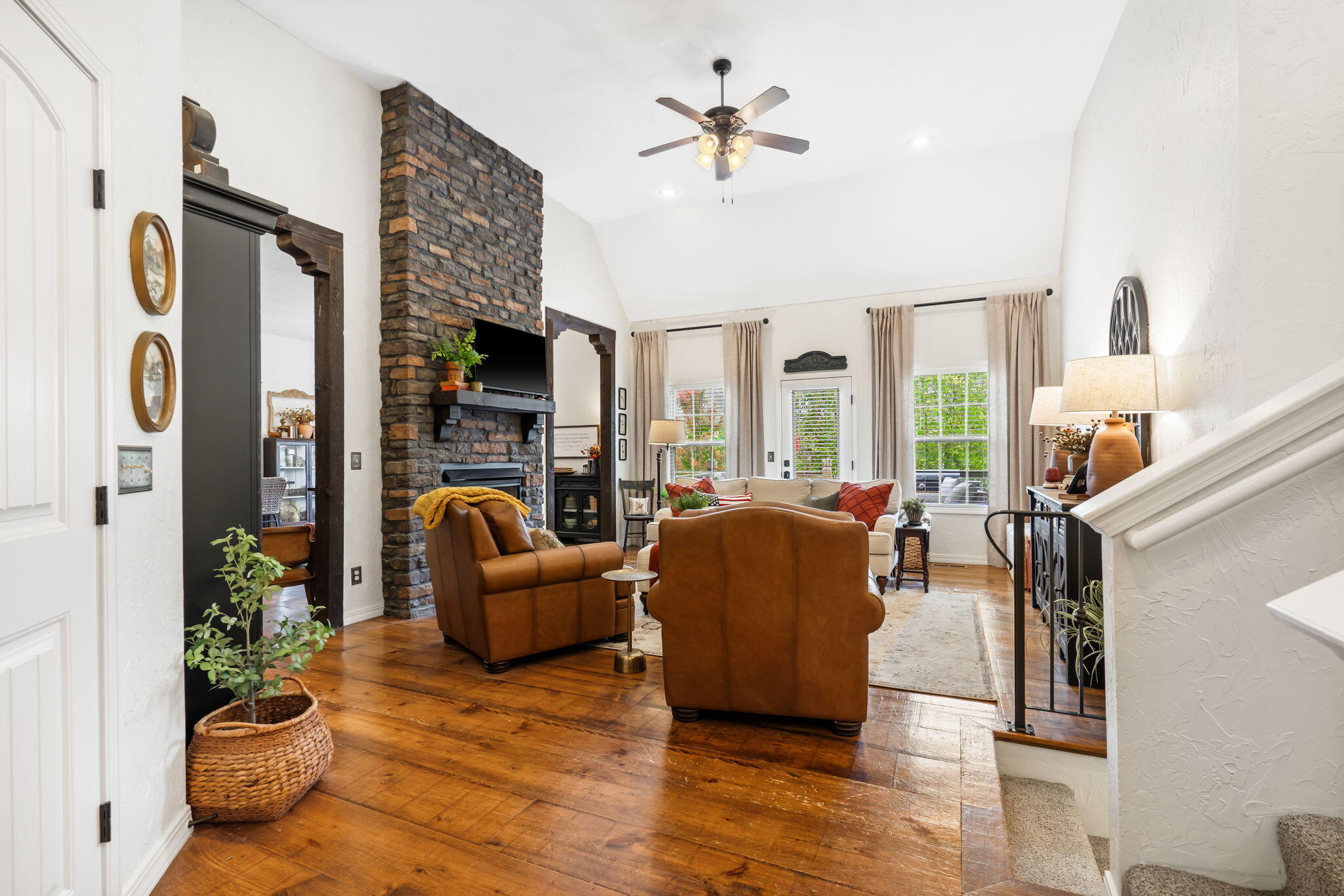 409 W Landsdowne Drive