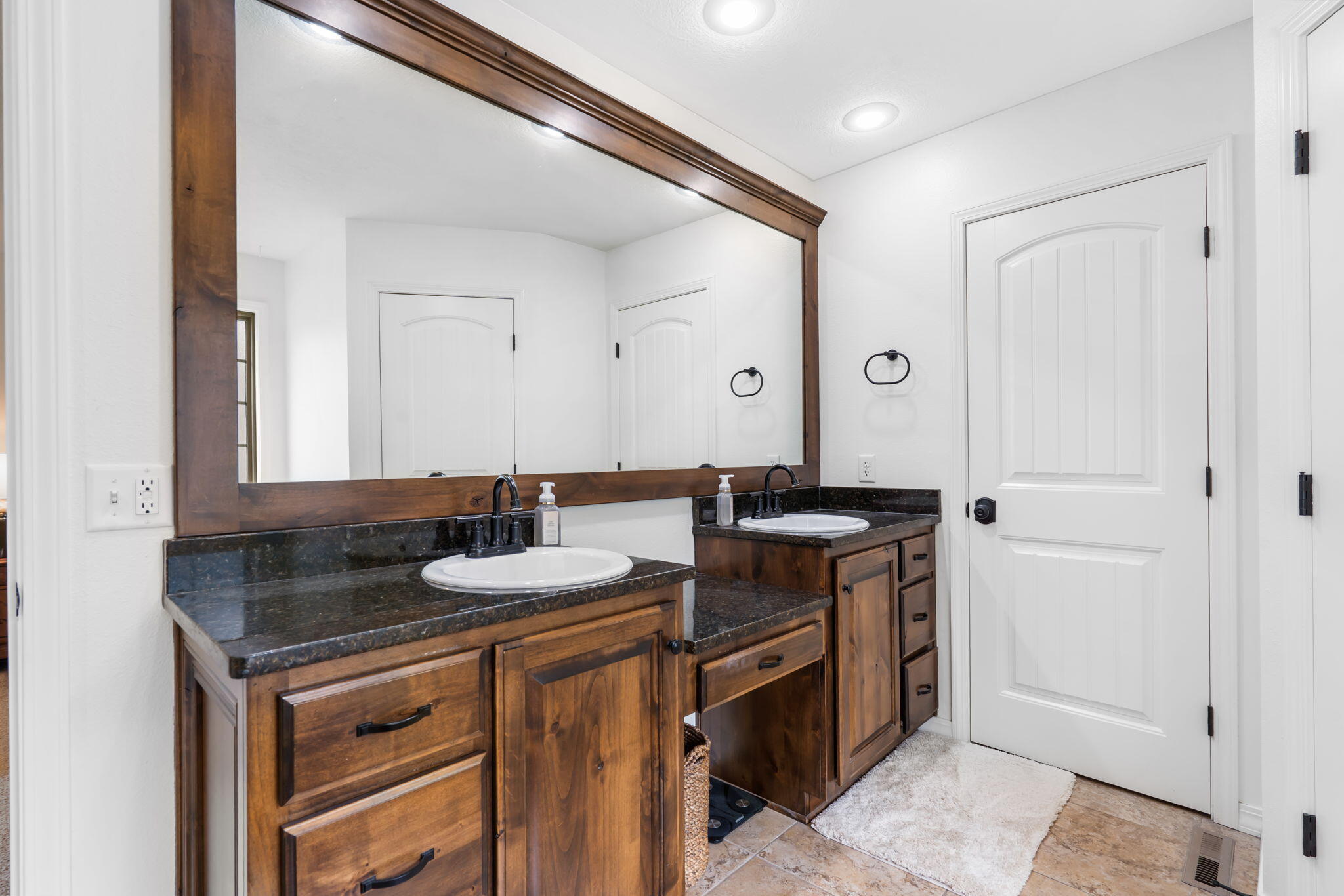 409 W Landsdowne Drive