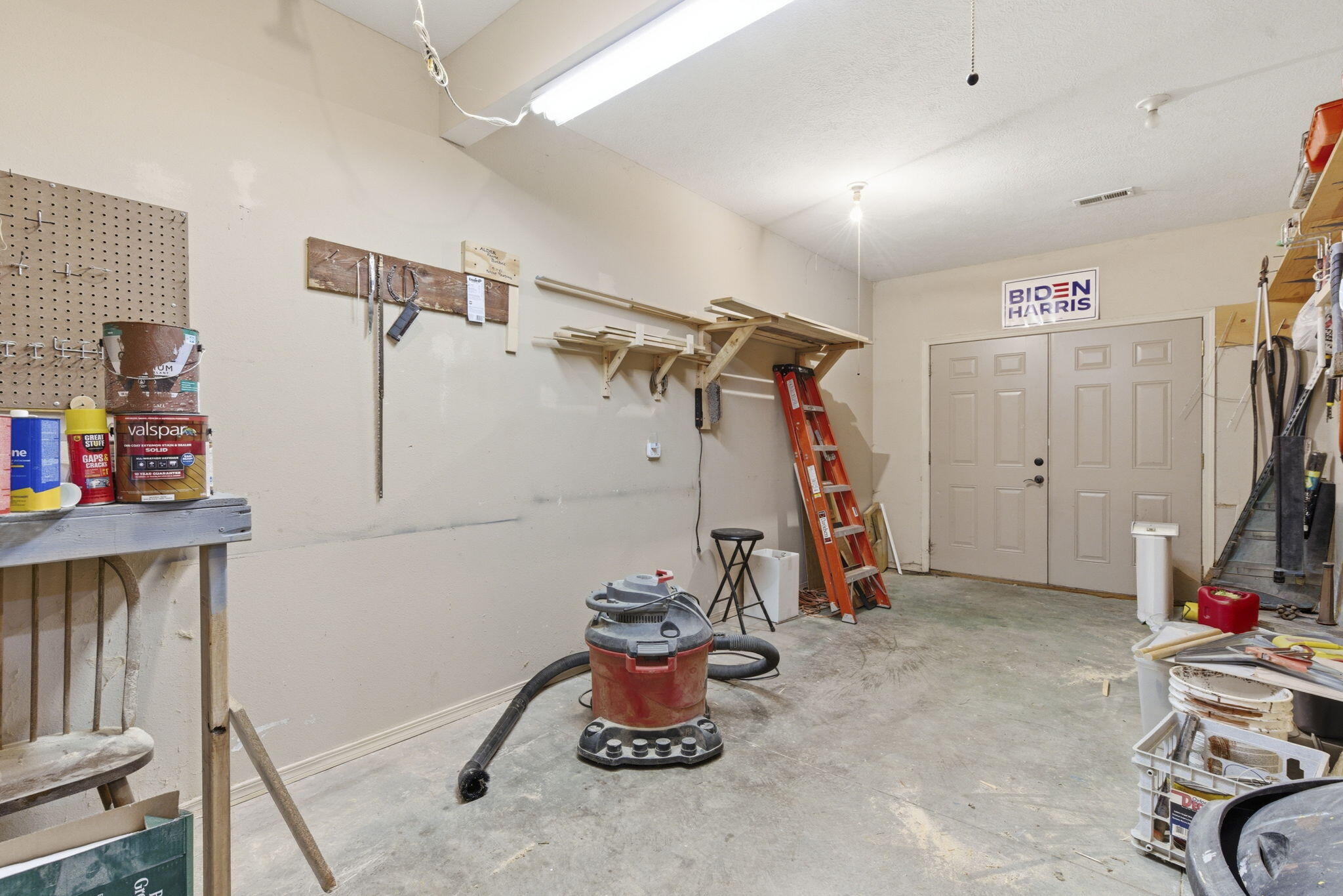4202 Buttonwood Drive