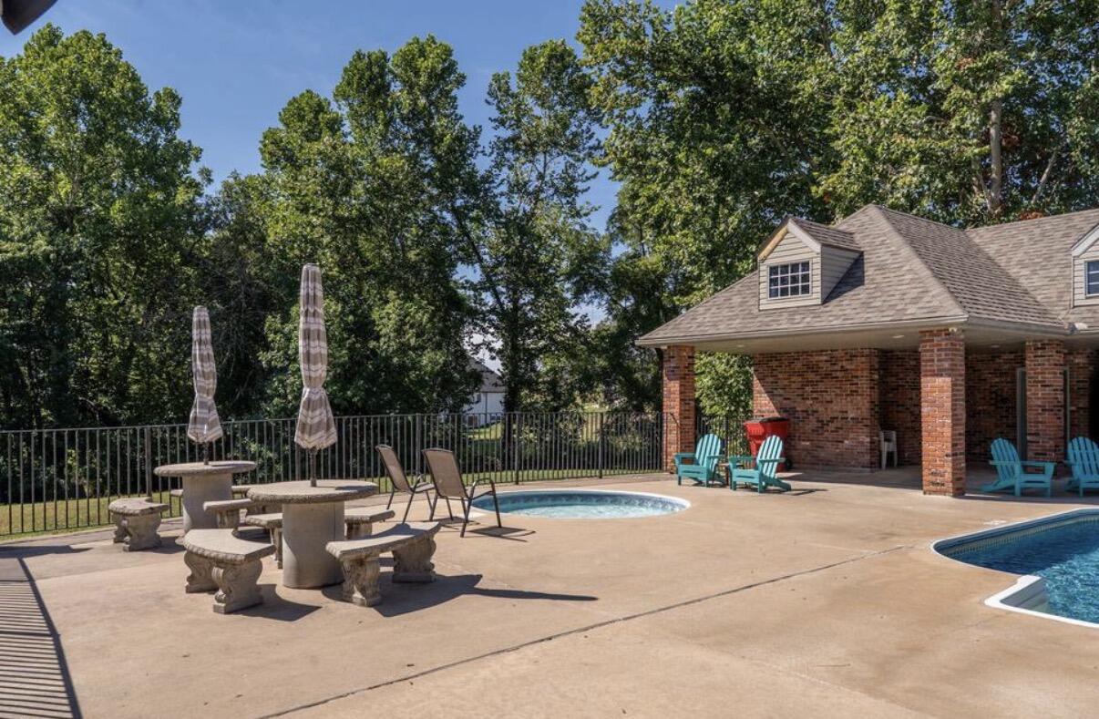 1009 E Gaslight Drive