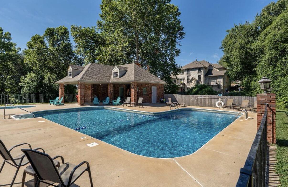 1009 E Gaslight Drive