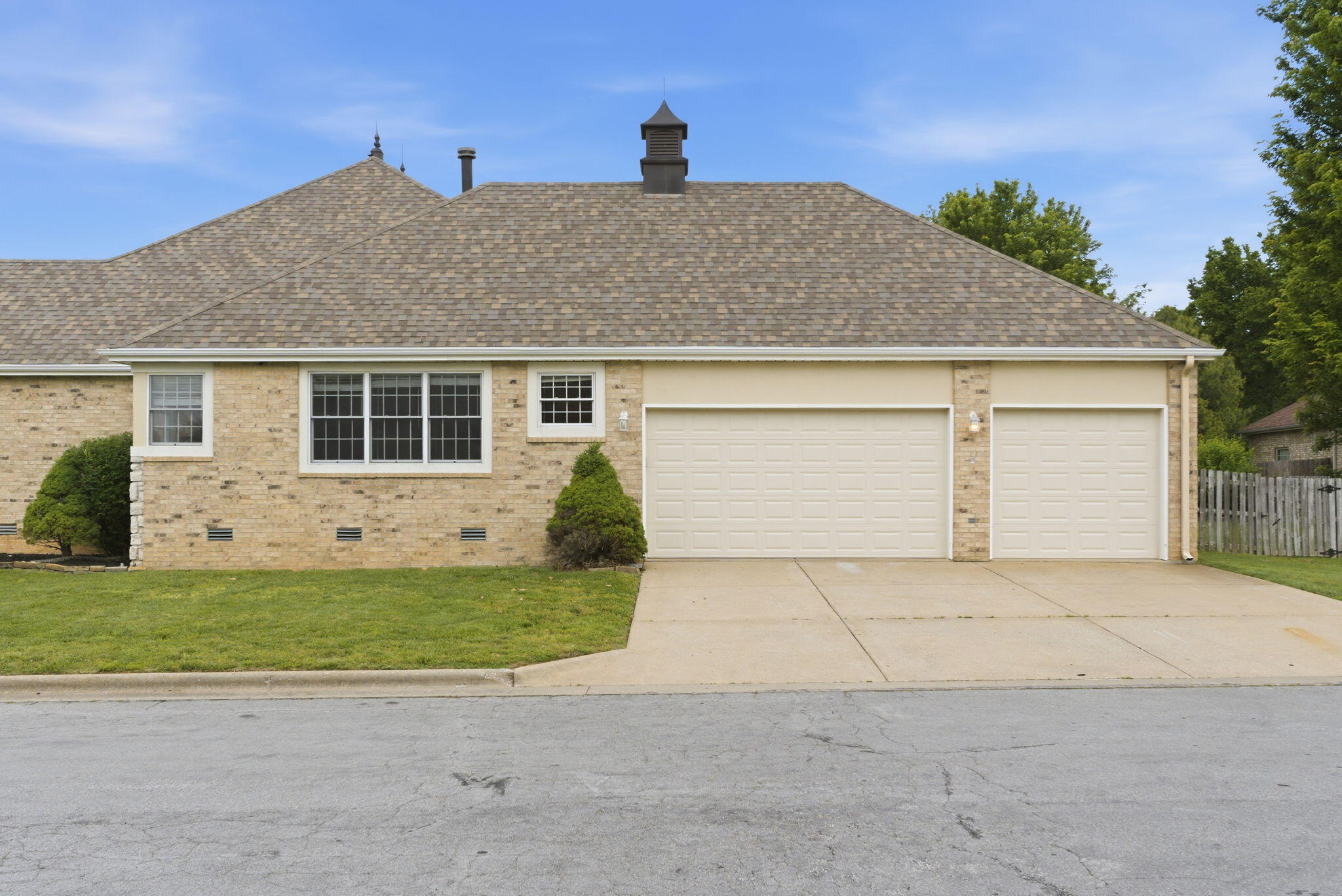 1009 E Gaslight Drive