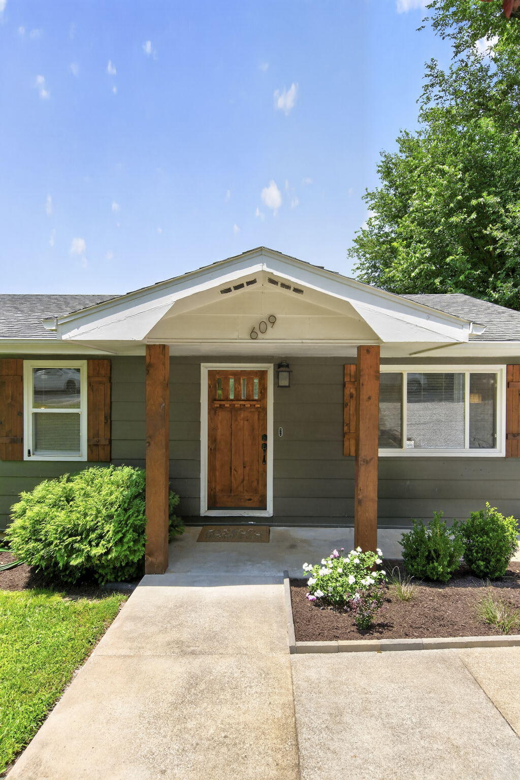 609 S 6th Street