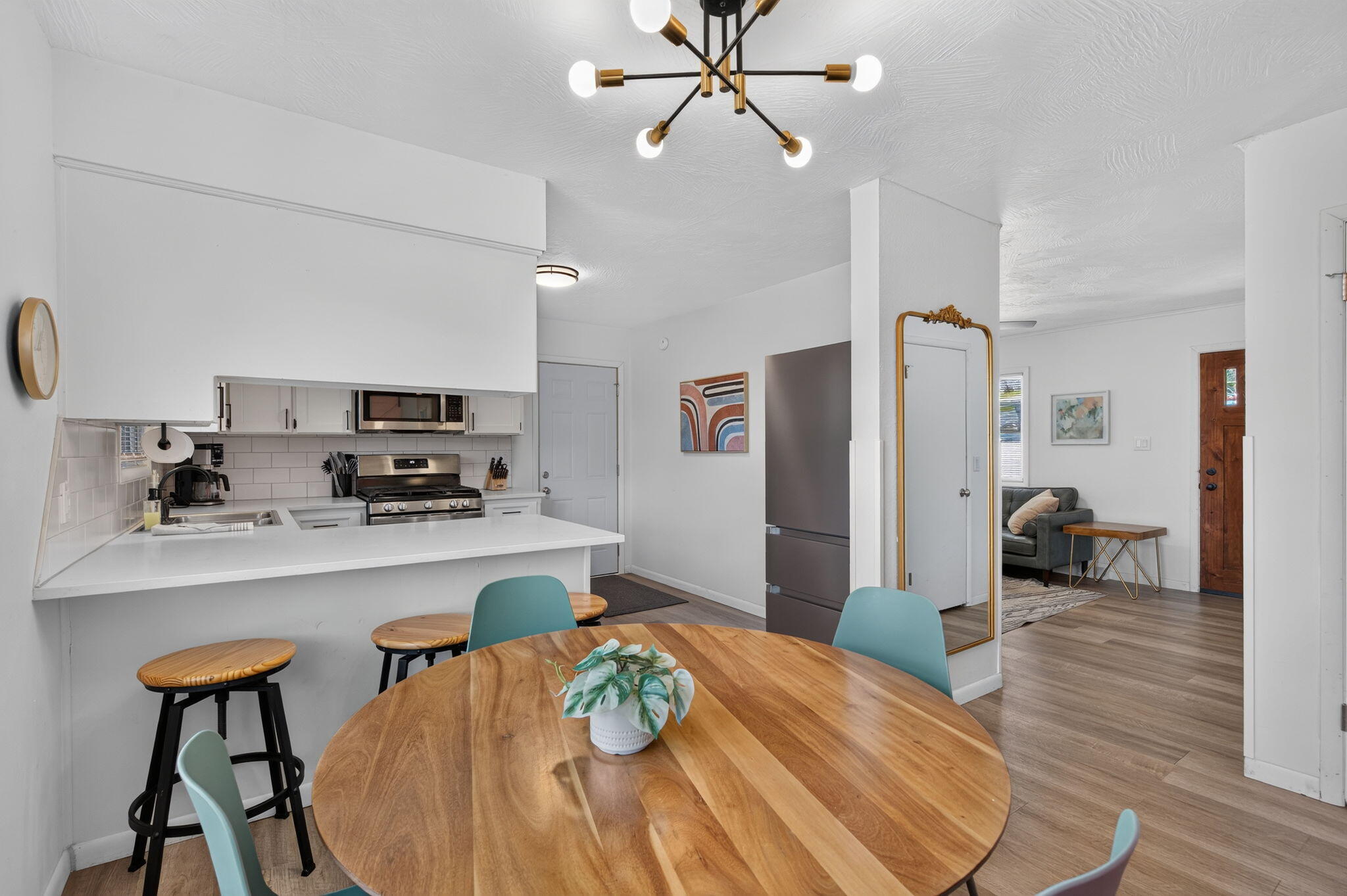 609 S 6th Street