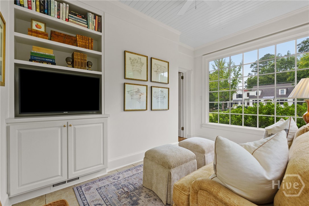 275 Westview Drive