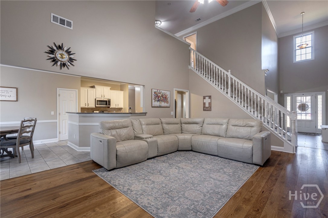 1537 Lakeland Drive