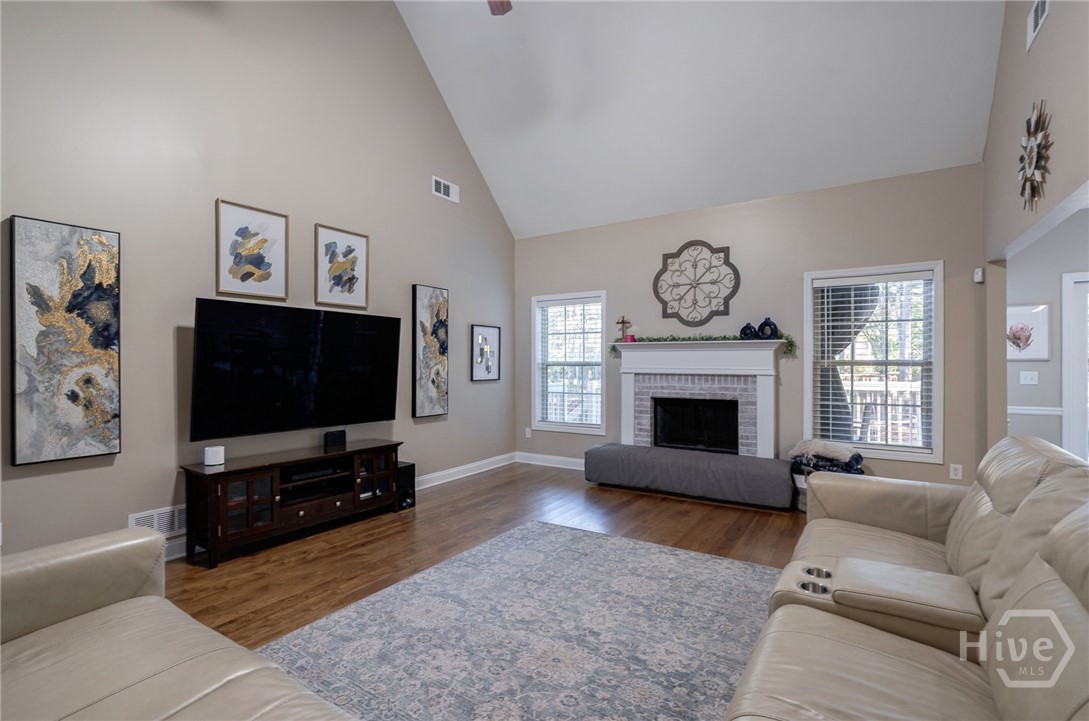 1537 Lakeland Drive