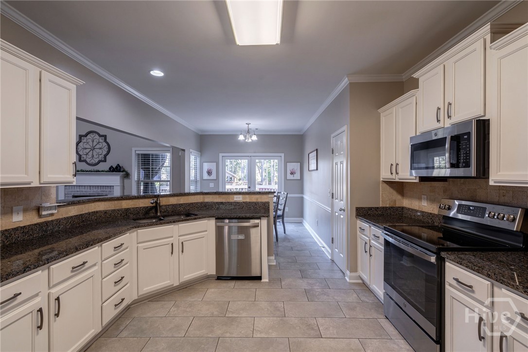 1537 Lakeland Drive