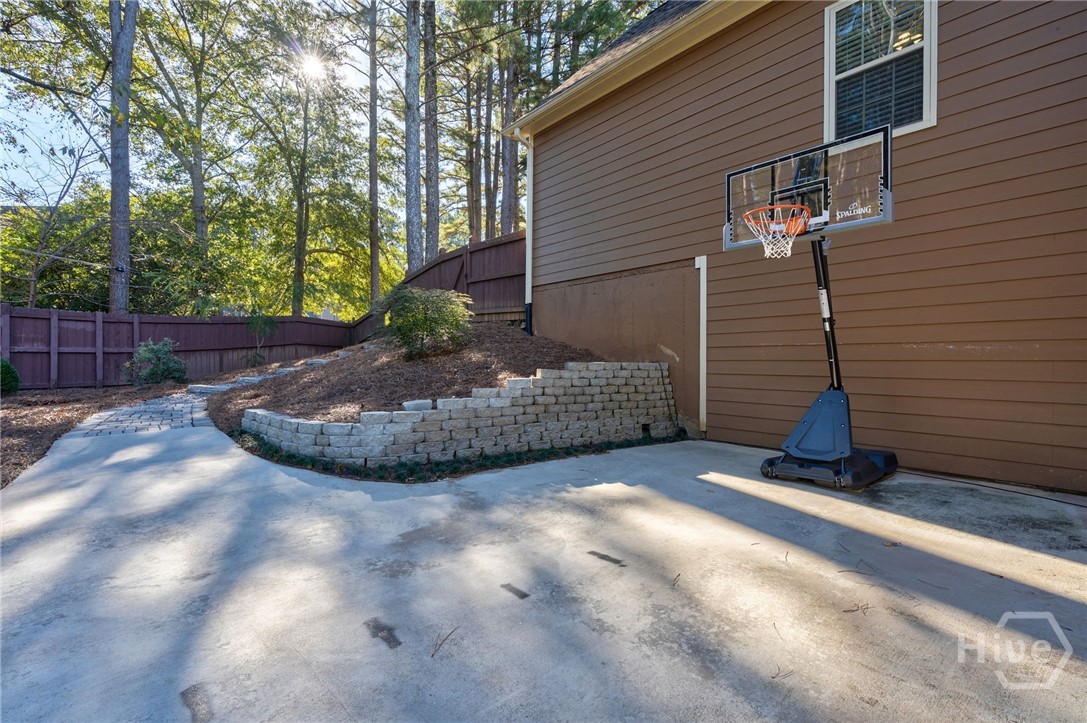 1537 Lakeland Drive