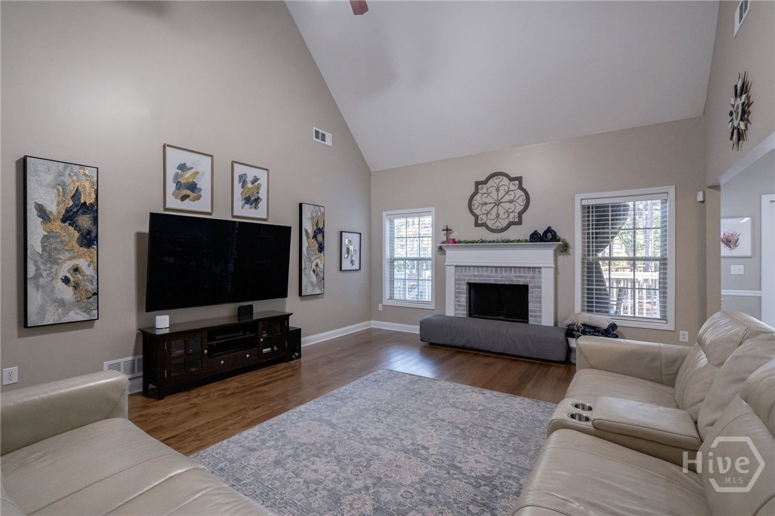 1537 Lakeland Drive