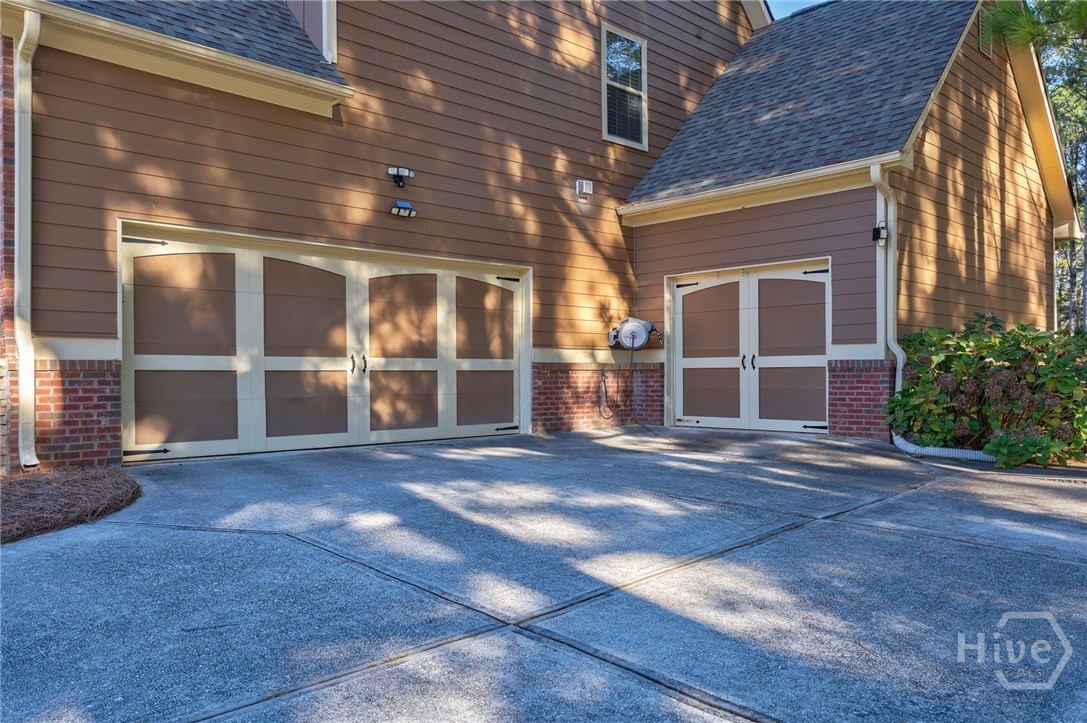 1537 Lakeland Drive