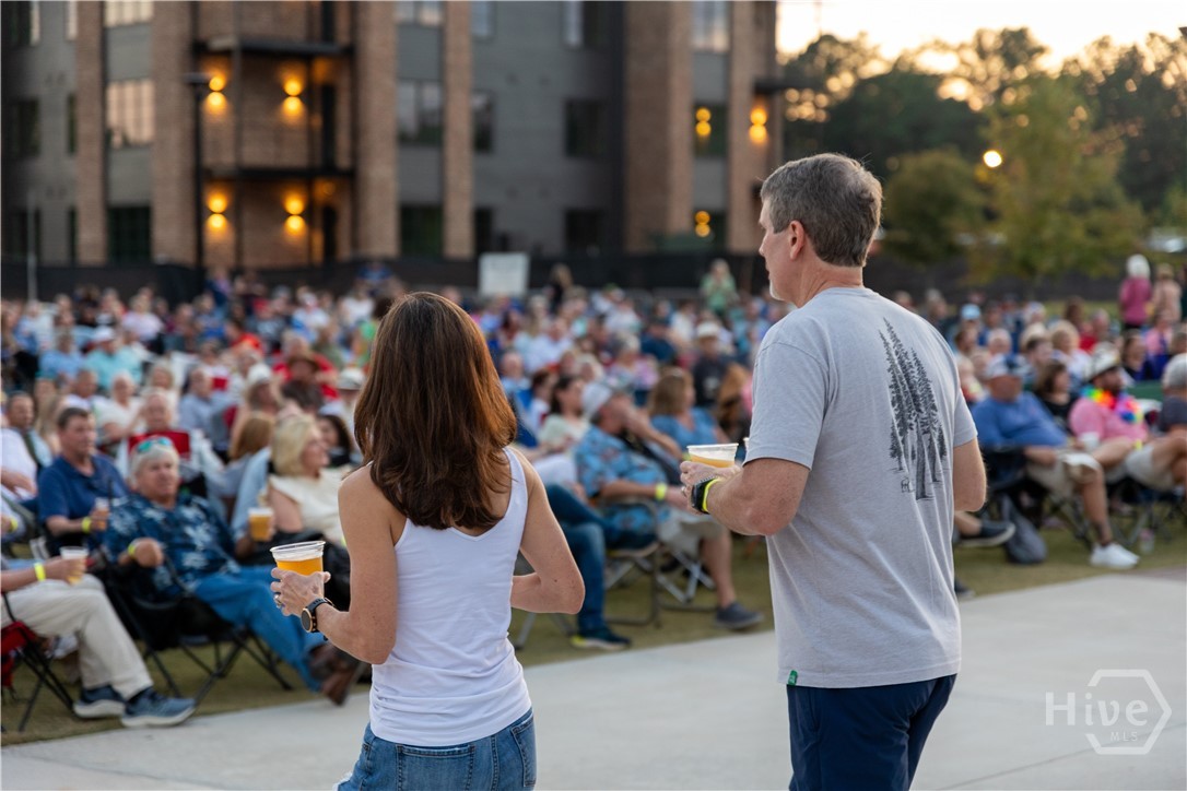 2725 Electric Avenue