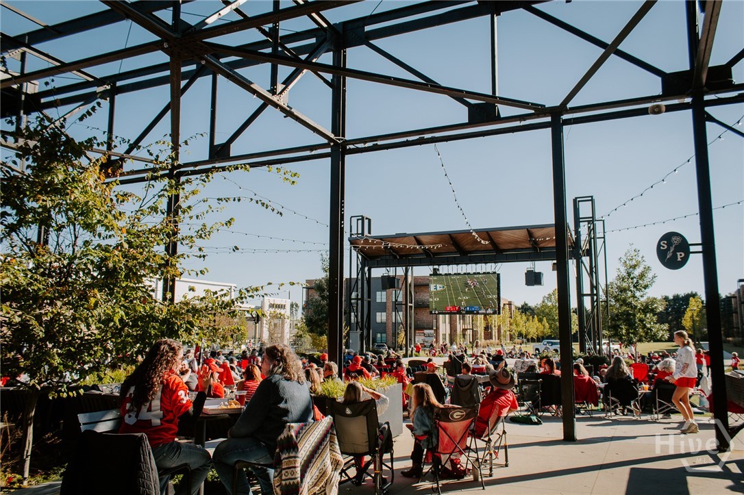 2725 Electric Avenue