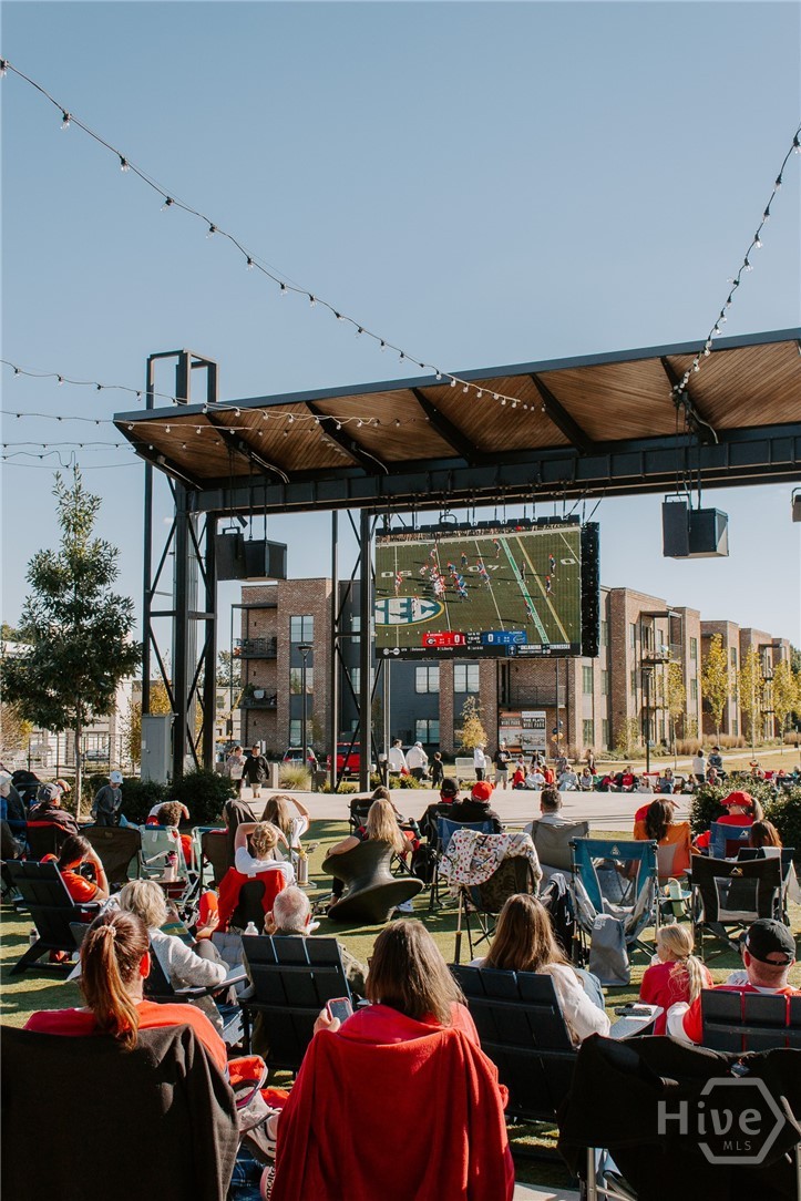 2725 Electric Avenue