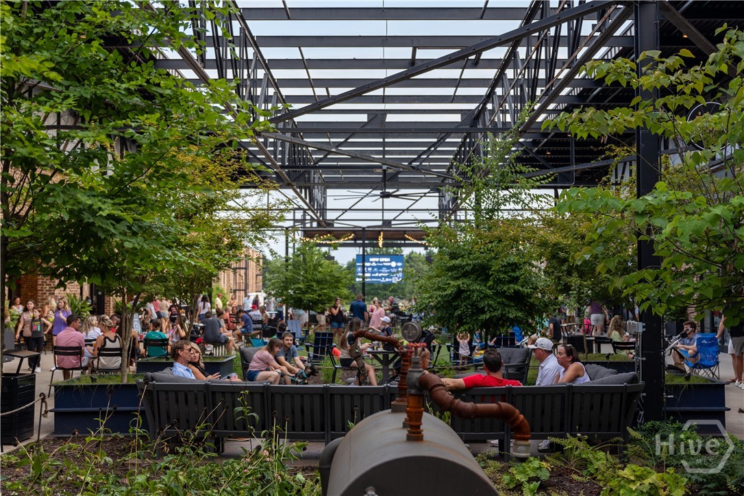 2725 Electric Avenue