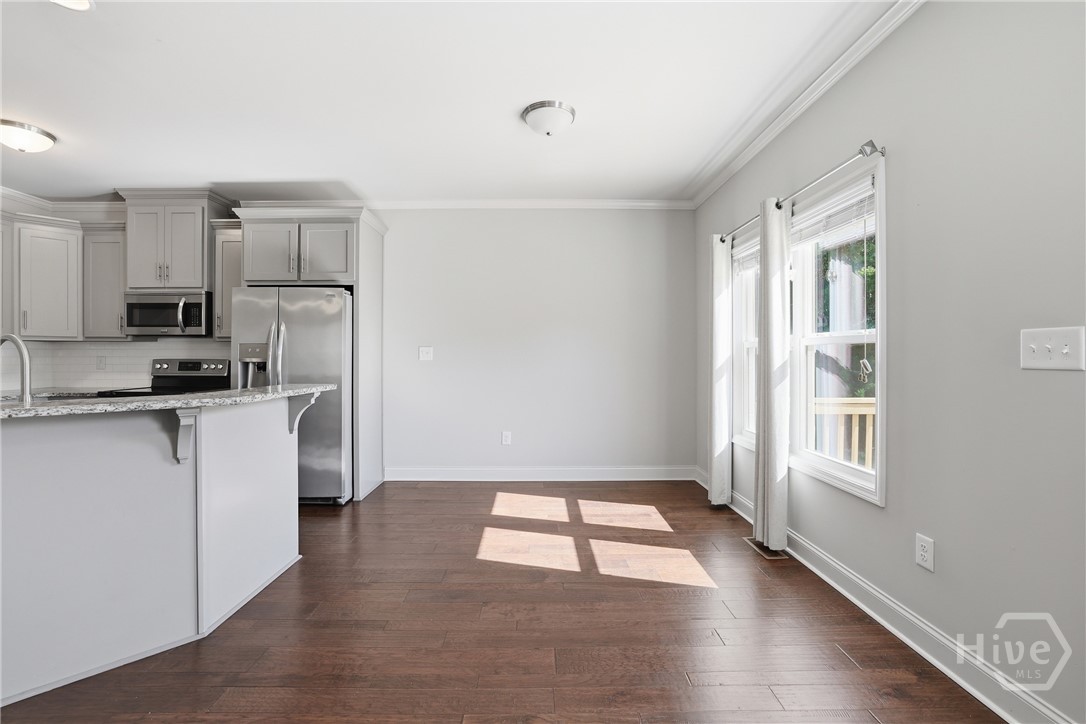 1976 Grove Park Boulevard