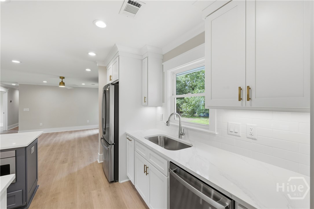 1090 Kenway Drive