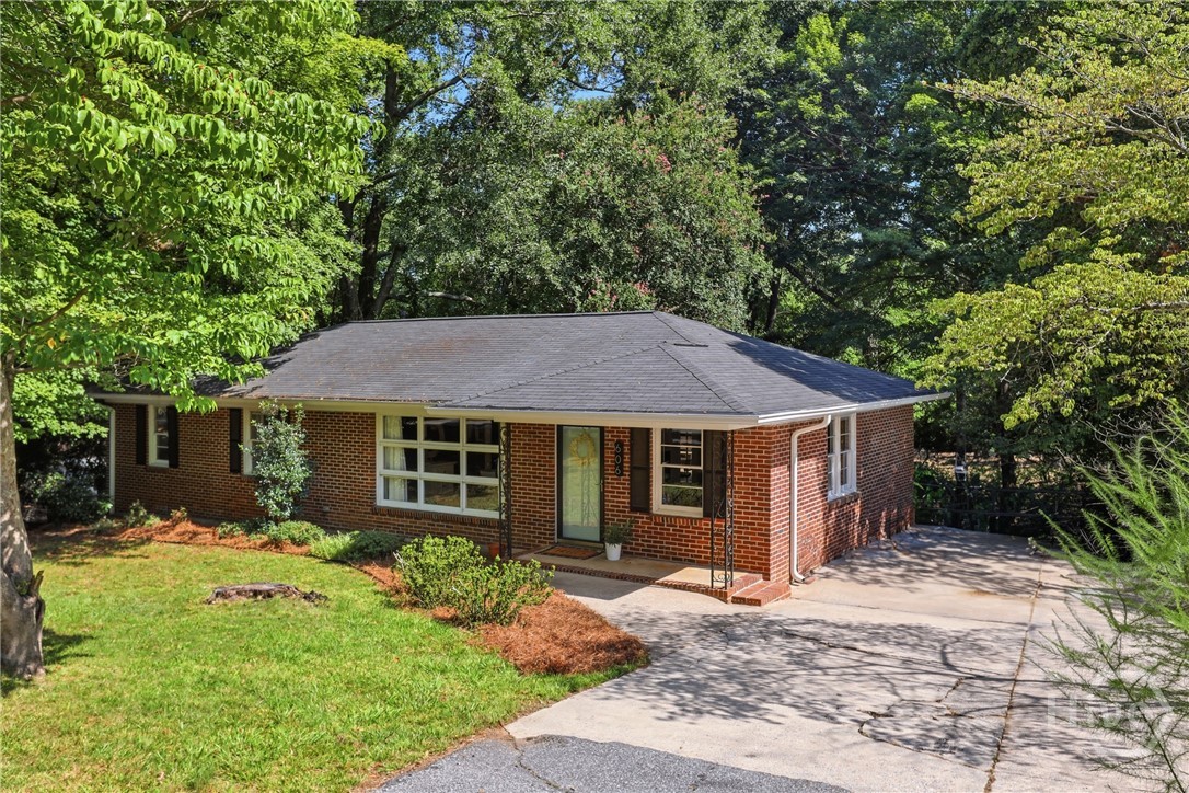 606 Forest Heights Drive