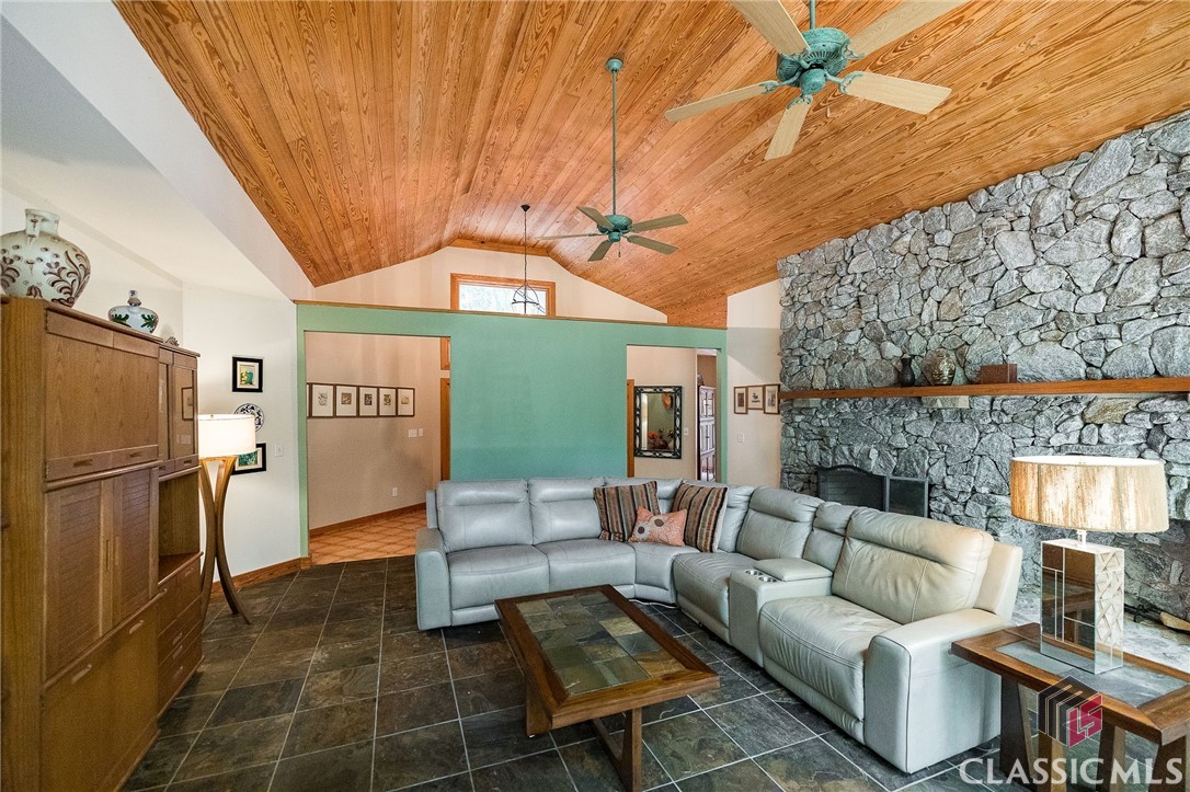 134 Tanner Bluff