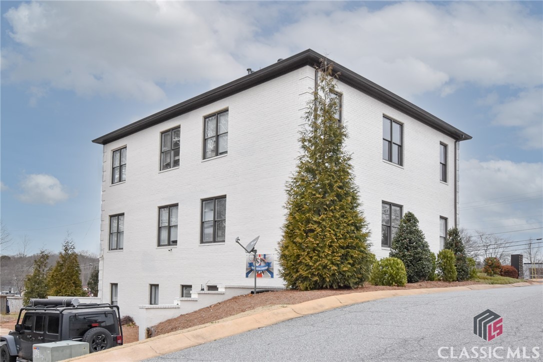 1057 Baxter Street