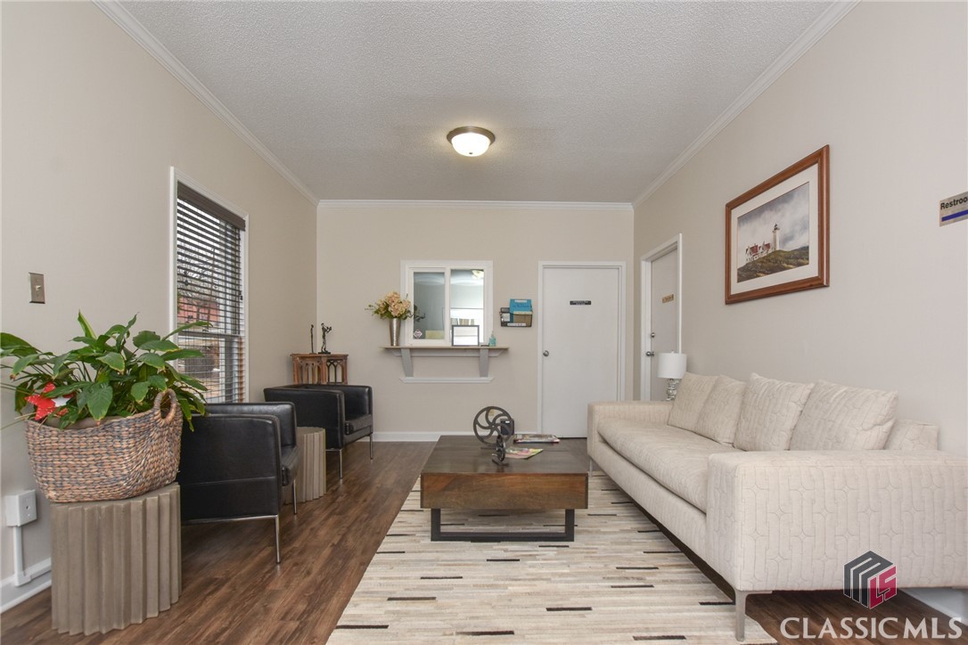 1057 Baxter Street