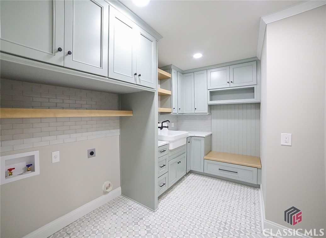 1041 Hollow Creek Way