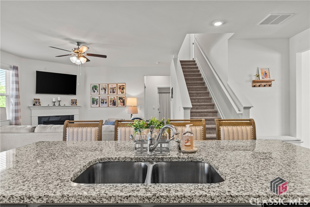 988 Graham Campbell Lane