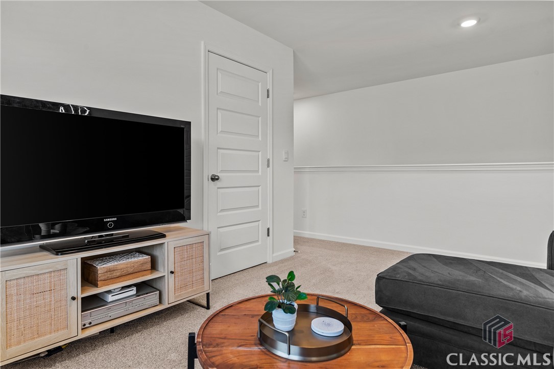 988 Graham Campbell Lane