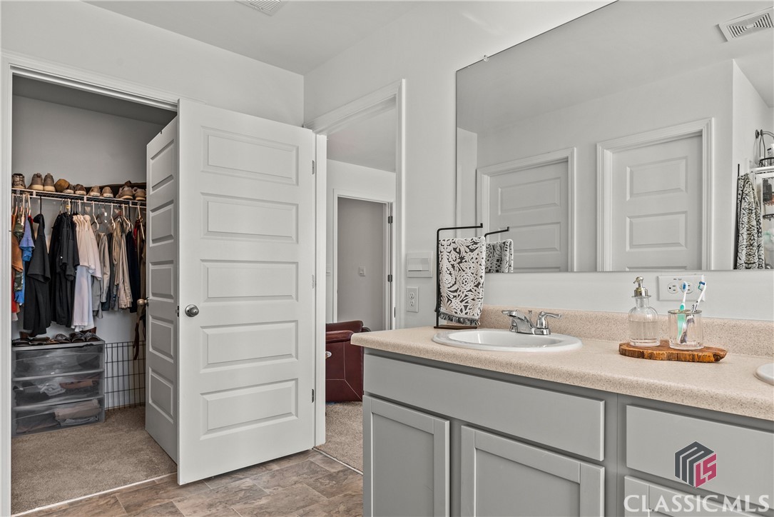 988 Graham Campbell Lane