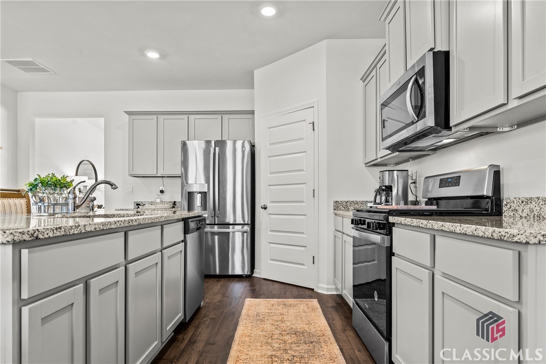 988 Graham Campbell Lane