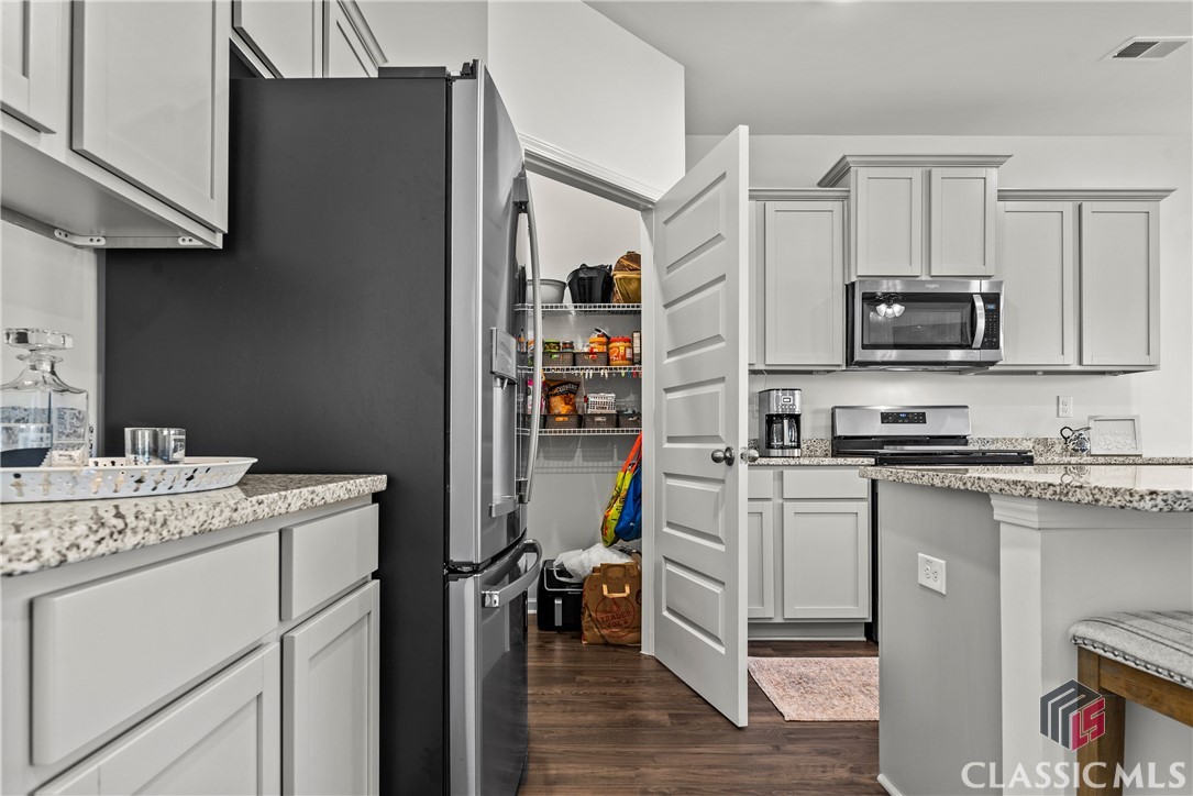 988 Graham Campbell Lane