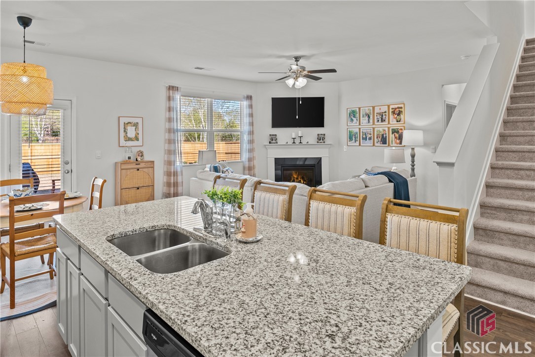 988 Graham Campbell Lane