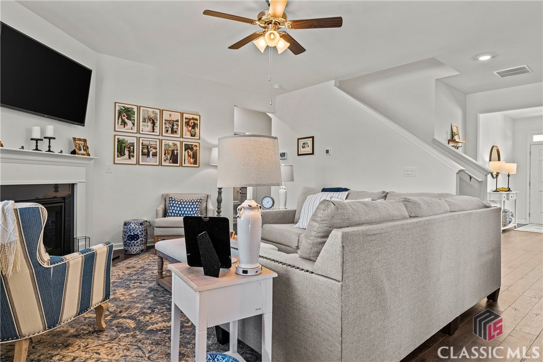 988 Graham Campbell Lane