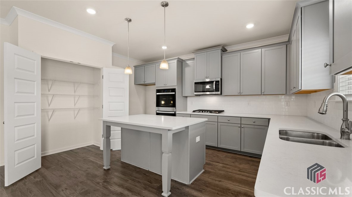 1605 Riverpoint Drive 04E