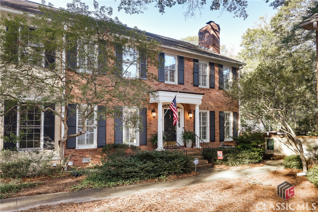 235 Church Street S