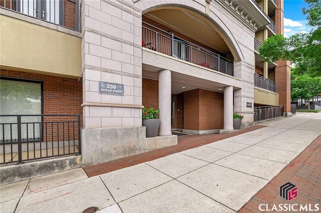 250 W Broad Street 601